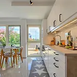 Oasis B3 *